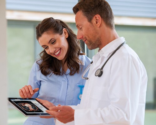 Médicos con ipad