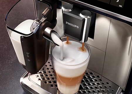 Cafés con la intensidad ideal y lattes cremosos con esta Philips, la cafetera  superautomática mejor valorada de