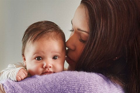 ¿Cuánta leche toma un recién nacido?