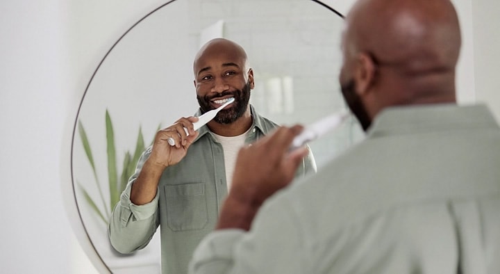 ¿Es malo cepillarse mucho los dientes?