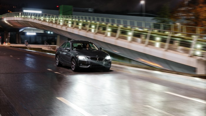 Puente de una ciudad iluminado con LED Ultinon Pro5000