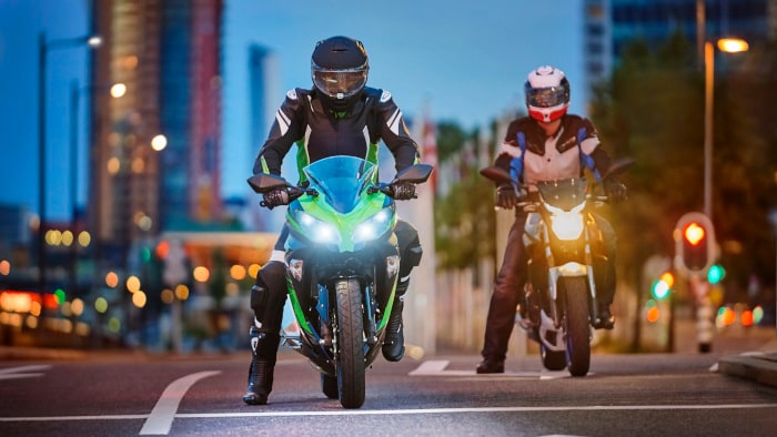 Perspectiva Aumentar bandeja Luces para motos | Philips