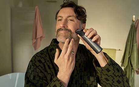 Cómo peinar un bigote lápiz