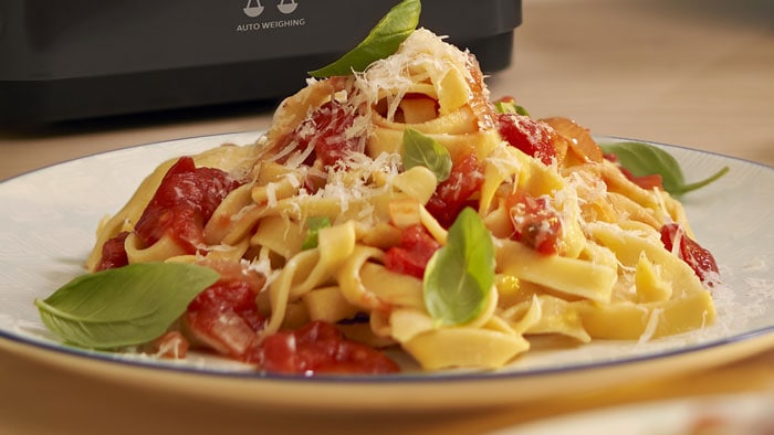 https://www.philips.es/c-dam/b2c/master/experience/ho/cooking/cooking-tips/three-easy-ways-to-make-gluten-free-pasta-recipe/three-easy-ways-to-make-gluten-free-pasta-recipe-main-thumb.jpg