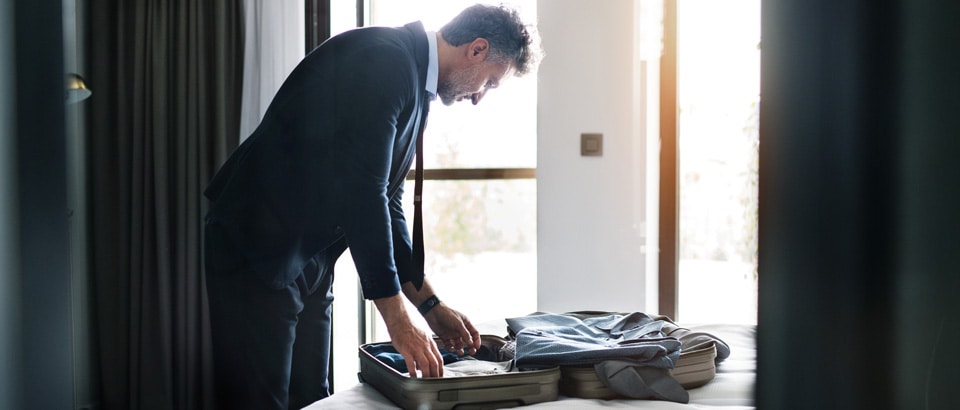 Doblar camisas para viajar