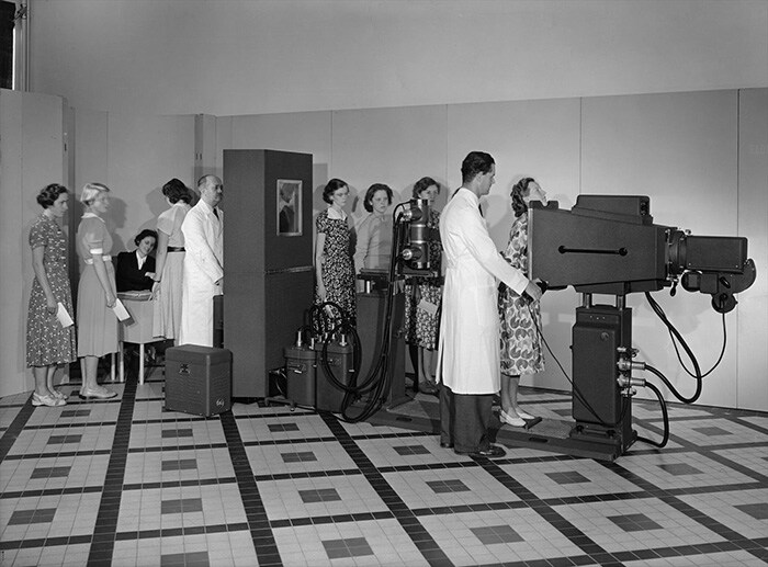 Download image (.jpg) Screening Philips staff for or tuberculosis in 1951 in the Netherlands